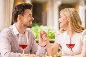 婚后，女人在家里的地位，主要取决于这4个方面图片