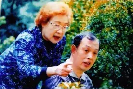 儿子金捷去世以后，秦怡回忆：他得疯病都是我的原因，我对不起他图片