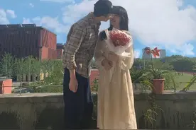 抖音的这对情侣，看完哭得稀里哗啦图片