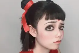 女孩COS魔童哪吒，开始以为是青铜，当她咧开嘴那刻网友不淡定图片