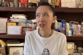 主持人王芳哽咽怀念50岁于月仙，为给弟弟治病，一辈子没要孩子图片