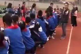 论战术的重要性！山西一老师巧用战术指挥拔河赢得比赛图片