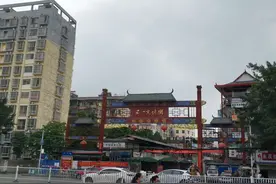 南宁五一路一条特别的街，名字起得很有文化，进去一看才知道错了图片