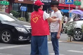 他乱扔垃圾态度嚣张 民警把他带走立马“懊悔不已”图片