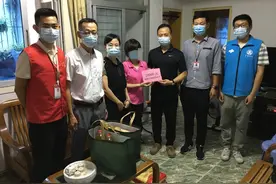 12载助学接力 一路爱与希望同行 ——金平区举办“情系孤儿、贫困生”助学金发放仪式图片