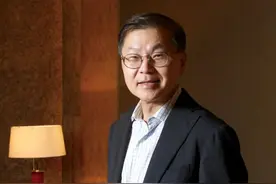 哥伦比亚大学教授、华裔病毒权威、鸡尾酒疗法发明人何大一谈抗疫：没有公共健康，就没有经济健康图片