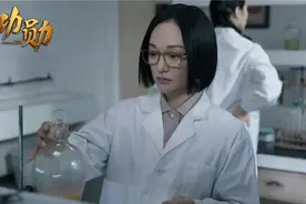 《功勋》：用“一株蒿草”济世救人的屠呦呦，她对不起这5个人图片