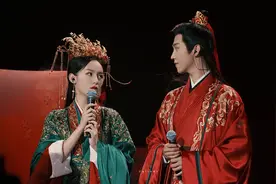 “浪浪钉”成背景板了？周也马闻远CP感爆棚！这眼神真不是在谈吗图片