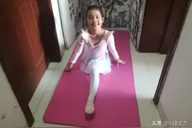 学习少儿中国舞的好处，小女孩童子功，美极了图片