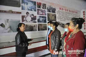 小小黑板报 深深爱国情图片