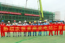巴陵石化己内酰胺搬迁与升级项目首个建筑顺利封顶图片