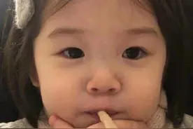 表情包】夏天到了，又该减肥了，吓得我赶紧喝杯奶茶压压惊图片
