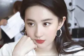 美貌演技出众的她被成龙盛赞，却遭江一燕背叛，还被王思聪泼污水图片