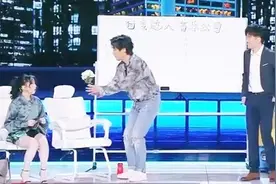 非常创新的喜剧表演，笑点全部都在歌曲上面，评委都拍桌子了图片