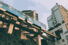 气哭上海拼单名媛！重庆悬崖无边泳池网红酒店！人均才180图片
