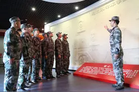 河北省沧州市大学生预定新兵服役前训练热情高图片