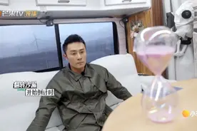 终于承认心动！章贺紧搂郭柯宇，满足其“亲亲抱抱举高高”的要求图片