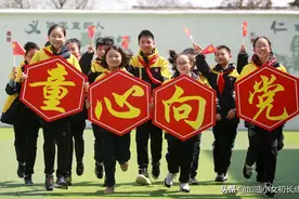 童心为党手抄报专为熊孩子准备图片