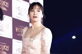 宋慧乔也开始中年发福？穿着白裙身材圆润不少，越来越有贵妇范图片