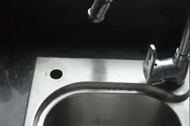 洗碗池旁边的小孔有什么用吗？知道的人不多，看完真的涨知识了图片
