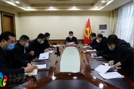 今天上午，井陉县委书记连续主持召开俩调度会！图片