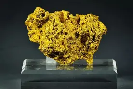 煤堆里发现的“石头”，价值超过黄金，捡到之后能据为己有吗？图片