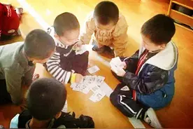 陪孩子玩牌？拒绝！这种“生活化”的启蒙，能帮娃识数知古今图片