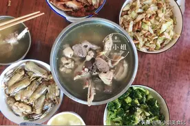 回娘家，嫂子煮了四菜一汤，祖孙三代吃得很开心，闺蜜却说：真抠图片