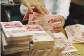 因不满银行柜员态度，北京富豪一怒取走存款，银行行长上门道歉图片