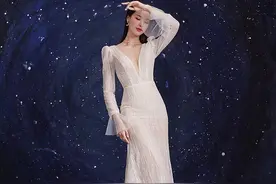 客片欣赏，来一组室内婚纱摄影也是别具一番风的！图片