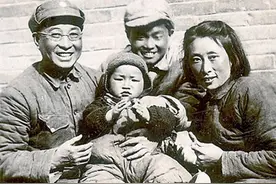 陈赓当选中央候补委员，拍着主席的肩膀问：说说什么叫候补？图片