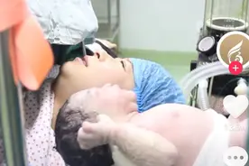“宝宝出来了，来产妇亲一口！”妈妈看了一眼娃嫌弃拒绝：我不要图片