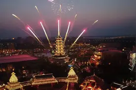 湖北荆州：新年烟花秀上演 火树银花不夜天图片
