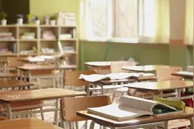 热评丨以家庭收入歧视学生，必须“零容忍”图片