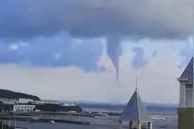 辽宁大连獐子岛海域出现“龙吸水”奇观，事发时当地出现强对流天气图片