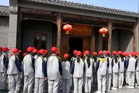 扫码看直播、专题培训、巡回活动展…… 党史可以这样学图片