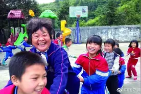 宁波“支教奶奶”把温暖“搬进”1000个就地过年家庭图片