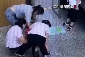 福建厦门一男童吃奶片被噎住 海姆立克法成功急救图片