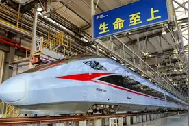 时速250公里！新型复兴号动车组抵达云南昆明图片