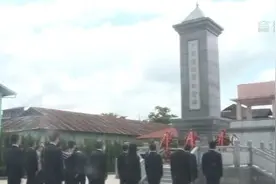 中国驻缅甸大使馆向中国远征军烈士敬献花篮图片