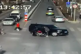 你奔跑去救人的背影真帅图片