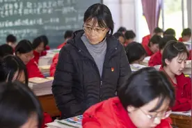微视频 | 转发致敬！“时代楷模”的大红花颁给了她，她带着1800多名大山女孩儿与命运“叫板”图片