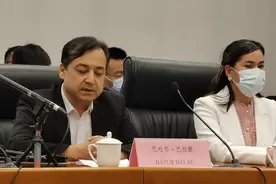 新疆教授喊话境外反华势力：“请睁开你们的眼睛看一看，伸长你们的耳朵听一听！”图片