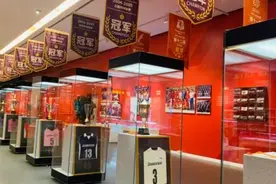 “国家荣誉——中国女排精神展”天津开展，郎平携国家女排队员参观图片