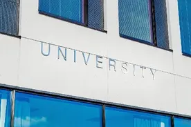王小波很现实的语录，道出了很多人在年轻时候，最头痛的一件事图片