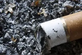 烟瘾大不大，不用问，身上表现一目了然，若都占了，戒烟就困难了图片