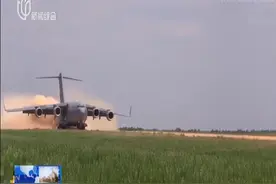 投偏了！美军运输机空投悍马军车，离目标地差了11公里视频封面