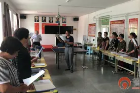华都社区任洛一创办蓝天白云民乐团，为社区活动贡献力量图片