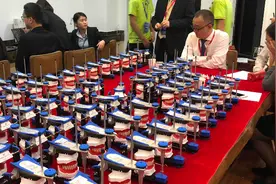 深圳60余技师比赛“镶假牙”，1:1牙体雕刻全靠手上功夫视频封面