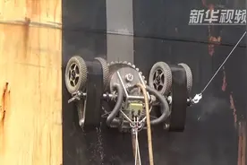 一个顶十个！废水自回收除锈爬壁机器人了解一下